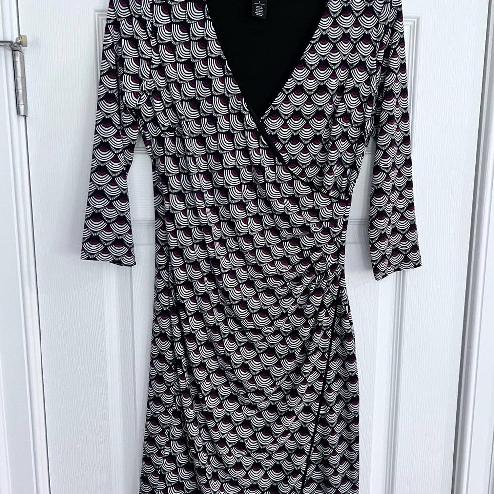 Ladies Size 2 "White House | Black Market" Black & White Geometric Dress! GUC ❤️
